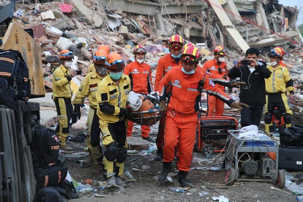Chinese Teams, Local Rescuers Race Against Time in Myanmar Quake Relief