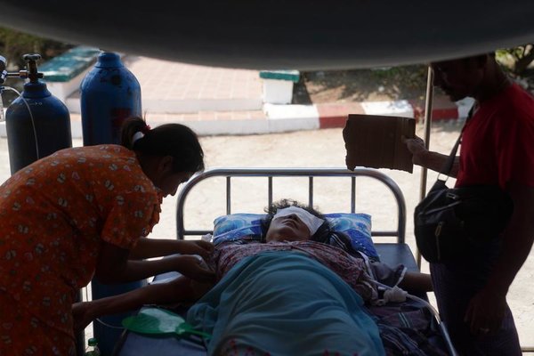 Chinese Teams, Local Rescuers Race Against Time in Myanmar Quake Relief
