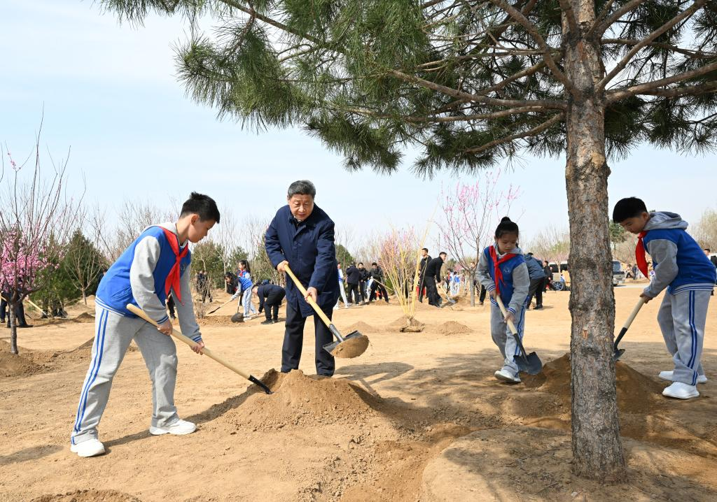 Xi Stresses Pooling Strength to Build Beautiful China Xi Stresses Pooling Strength to Build Beautiful China