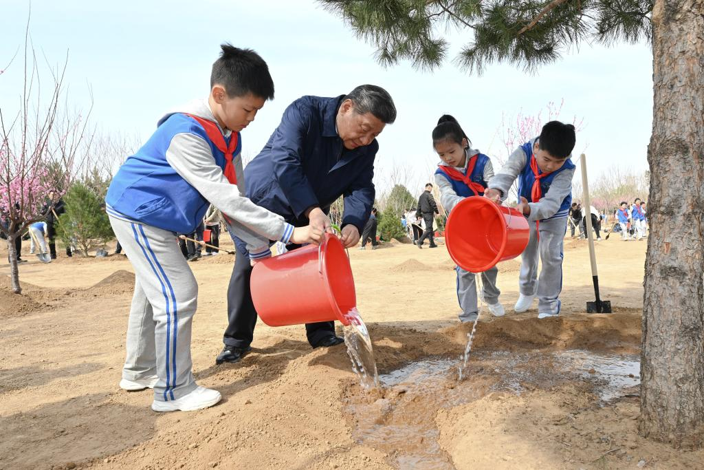 Xi Stresses Pooling Strength to Build Beautiful China Xi Stresses Pooling Strength to Build Beautiful China