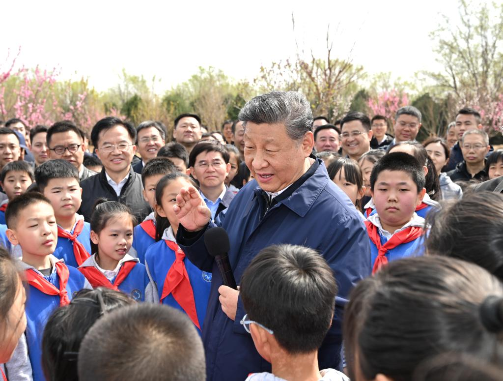Xi Stresses Pooling Strength to Build Beautiful China Xi Stresses Pooling Strength to Build Beautiful China