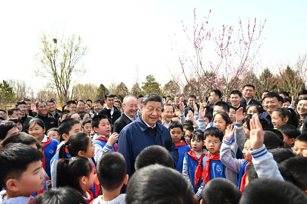 Xi Stresses Pooling Strength to Build Beautiful China Xi Stresses Pooling Strength to Build Beautiful China