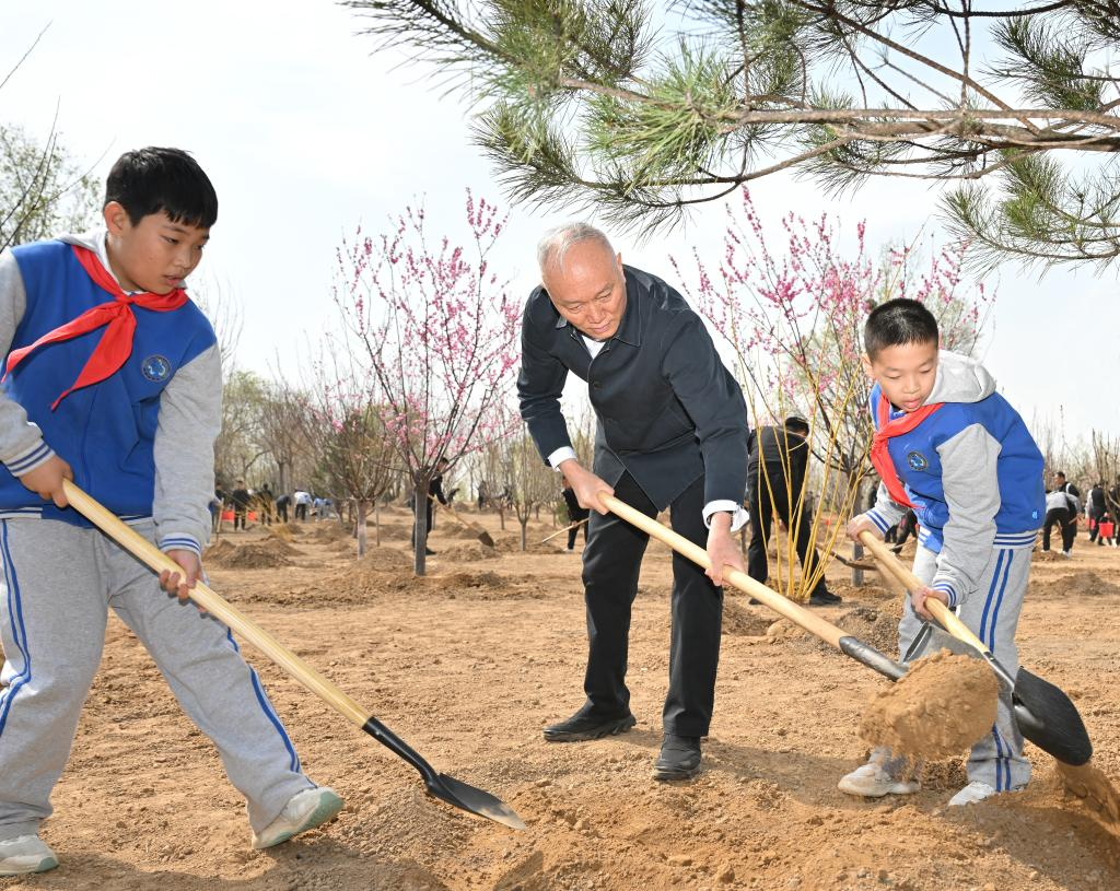 Xi Stresses Pooling Strength to Build Beautiful China Xi Stresses Pooling Strength to Build Beautiful China