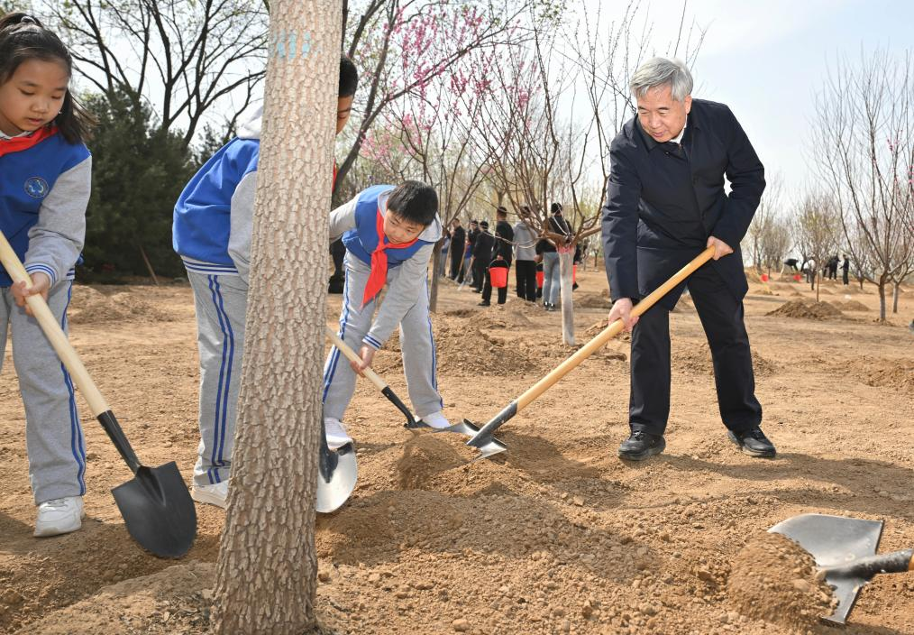 Xi Stresses Pooling Strength to Build Beautiful China Xi Stresses Pooling Strength to Build Beautiful China