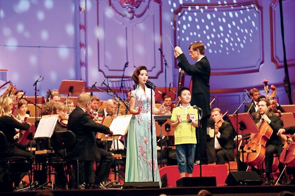 Liu Yuanyuan: Singing for the New Era Liu Yuanyuan: Singing for the New Era