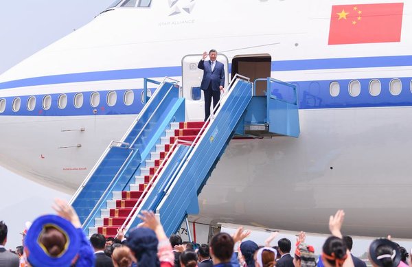 Xinhua Headlines: Xi's Visit to Strengthen China-Vietnam Bond, Regional Growth Xinhua Headlines: Xi's Visit to Strengthen China-Vietnam Bond, Regional Growth