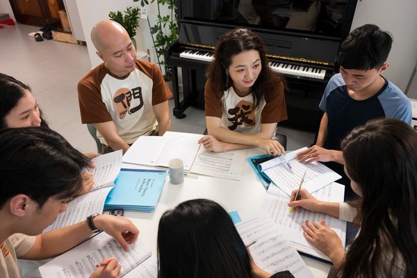 Musician Couple Promote Cultural Exchanges Between China, Vietnam