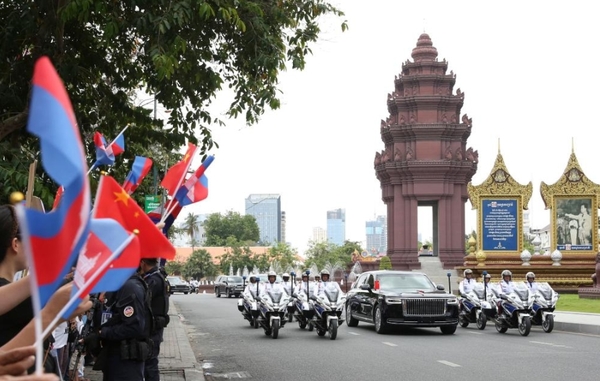 Feature: Amidst Khmer New Year Festivities, Cambodia Hugs Old Friend from China Feature: Amidst Khmer New Year Festivities, Cambodia Hugs Old Friend from China