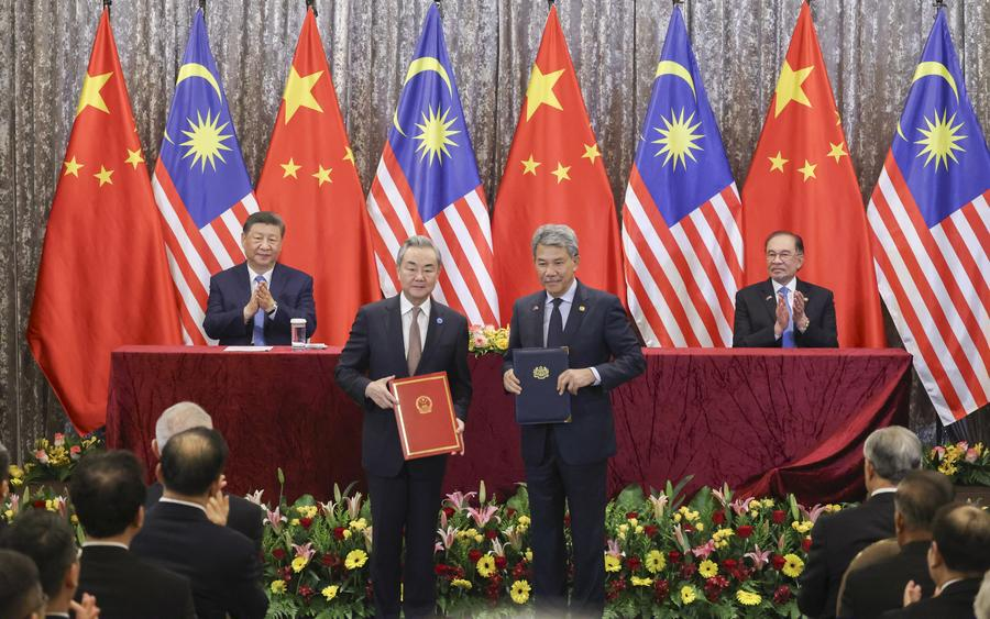 Xi's Southeast Asia Visit Deepens Shared Commitment to Neighborhood Amity, Cooperation Xi's Southeast Asia Visit Deepens Shared Commitment to Neighborhood Amity, Cooperation