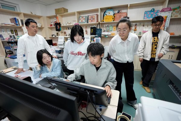 Interdisciplinary Team Sparks Innovation in Cultural Tourism Along Silk Road in NW China Interdisciplinary Team Sparks Innovation in Cultural Tourism Along Silk Road in NW China