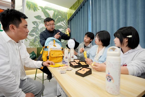 Interdisciplinary Team Sparks Innovation in Cultural Tourism Along Silk Road in NW China Interdisciplinary Team Sparks Innovation in Cultural Tourism Along Silk Road in NW China