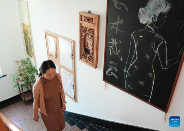Escaping Urban Hustle with Stitches: Qipao Studio Owner's Life in Suburban Shanghai