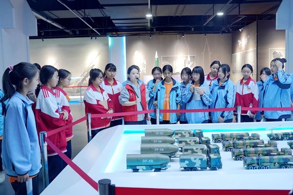 Spring Bud Girls Attend Study Tour in Kunming Spring Bud Girls Attend Study Tour in Kunming