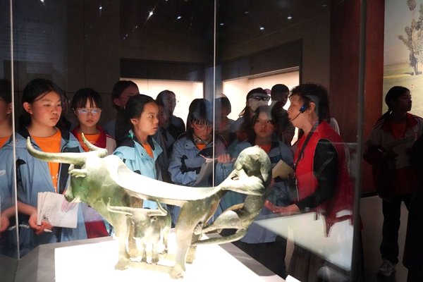 Spring Bud Girls Attend Study Tour in Kunming Spring Bud Girls Attend Study Tour in Kunming