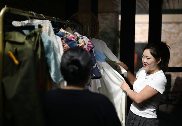 Homestay Housekeeper Provides Sincere Services in N China's Tianjin