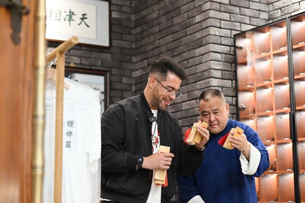 Venezuelan Expat Dedicated to Promoting Xiangsheng in Spanish-speaking World