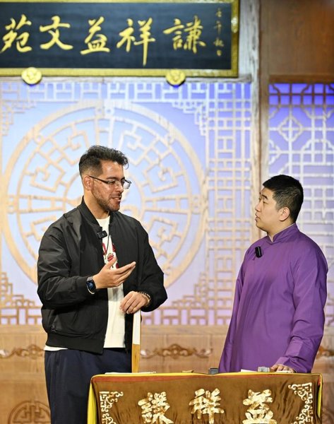 Venezuelan Expat Dedicated to Promoting Xiangsheng in Spanish-speaking World