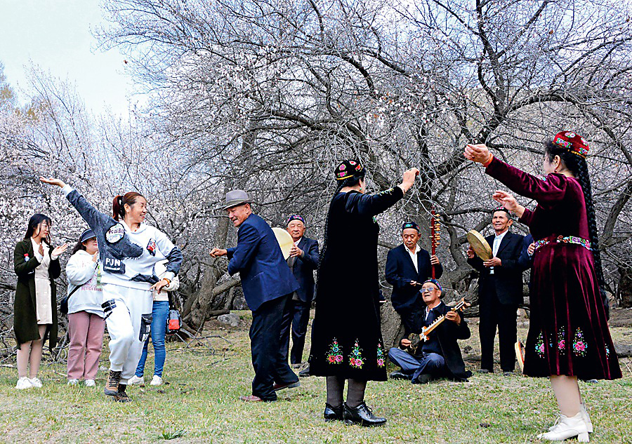 15. 王彩霞 《唱起歌来跳起舞 》.jpg