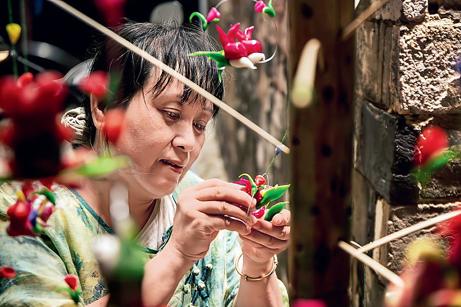 74.《绽放的浦江面塑》  张秀清摄影.jpg