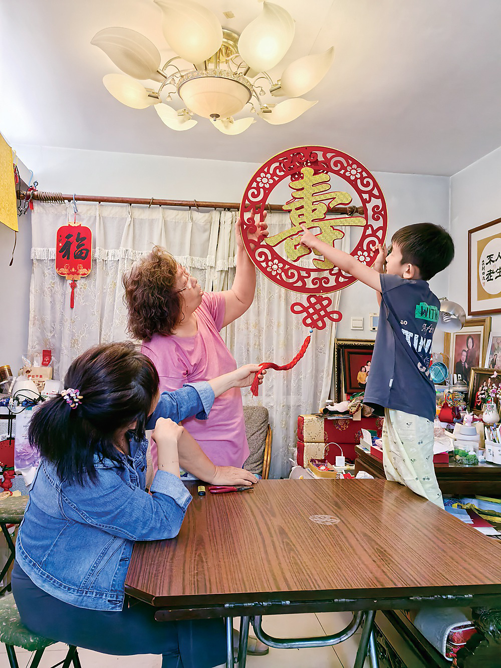 《给90岁太姥姥过生日》 小学组  摄影：栾笑.jpg