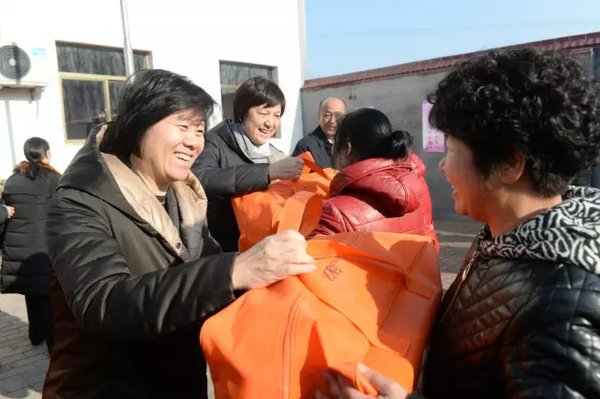 ACWF President Calls for Women's Role in Poverty Relief in N China Tour ACWF President Calls for Women's Role in Poverty Relief in N China Tour