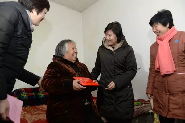 ACWF President Calls for Women's Role in Poverty Relief in N China Tour ACWF President Calls for Women's Role in Poverty Relief in N China Tour